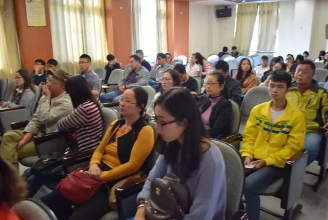 父女同上手术台 显微镜下的信任